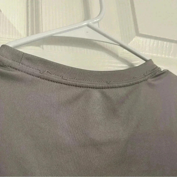 The Nike Tee Dri Fit Short Sleeve Crew Neck Gray T Shirt Boys Size L - Picture 5 of 6